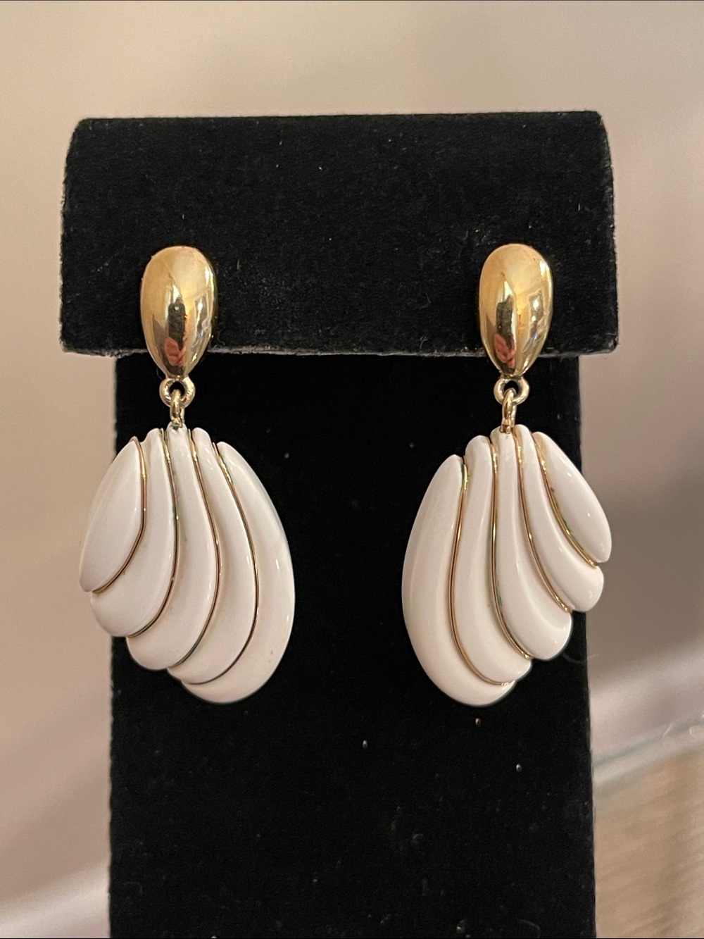 Gorgeous Vintage Signed Trifari Statement Earrings White & Gold-tone